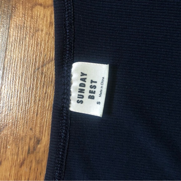 ARITZIA Sunday Best: Navy Blue Cropped T-Shit - Picture 3 of 3